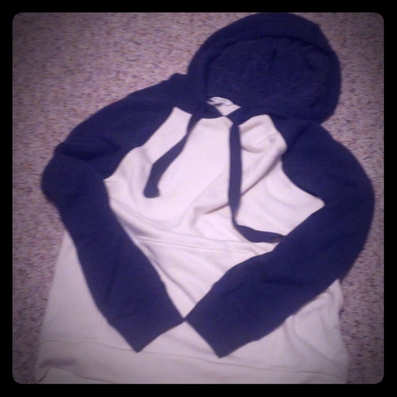 NWOT AMERICAN EAGLE HOODIE SIZE SMALL!! SUPER SOFT - Picture 1 of 2